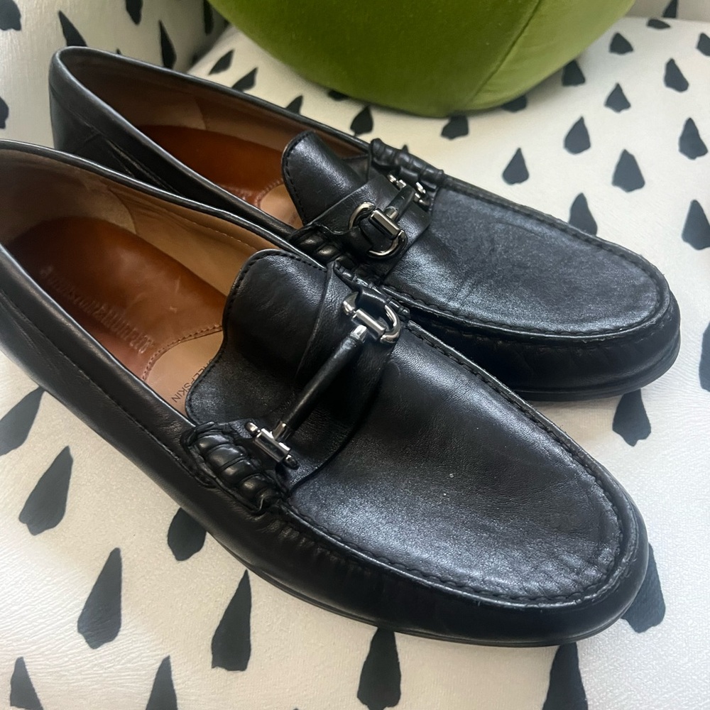 Johnston & Murphy loafer. Like new. Very comfortable. Dress or casual shoe.